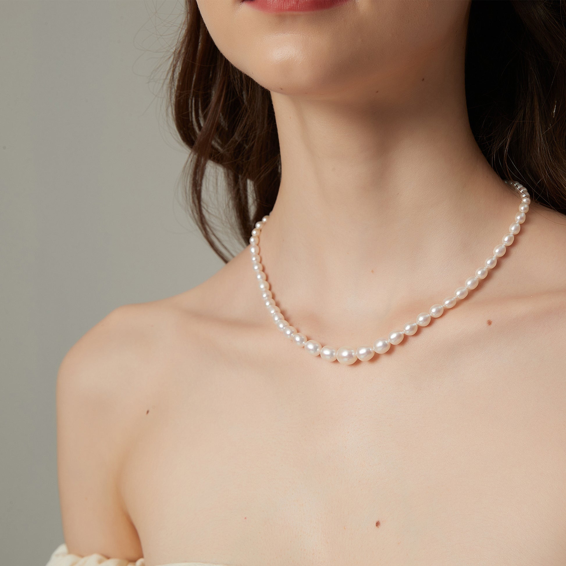 Gradient freshwater pearl necklace